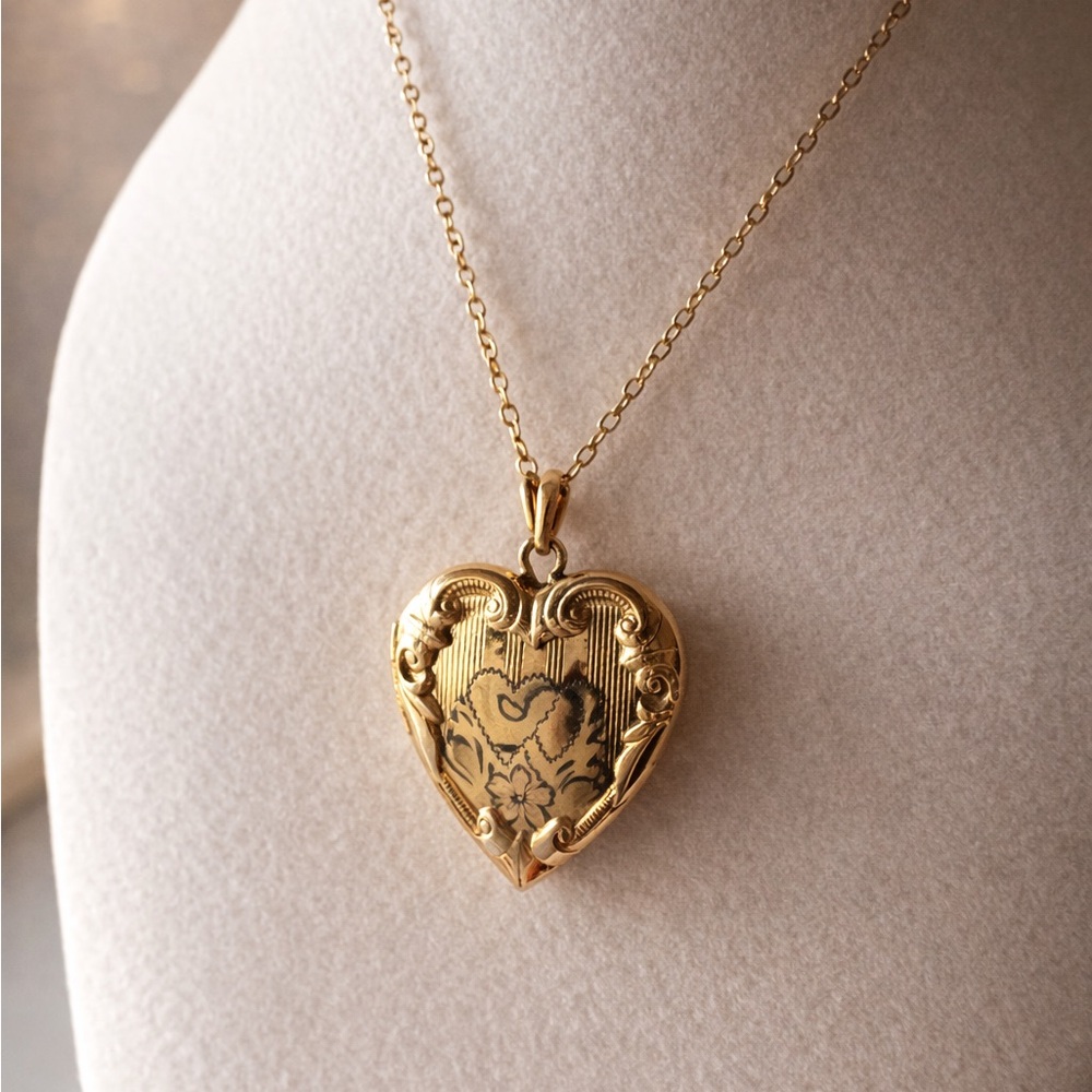 Vintage 12k Gold Filled Heart Locket- Photo Locket - Circa 1940's